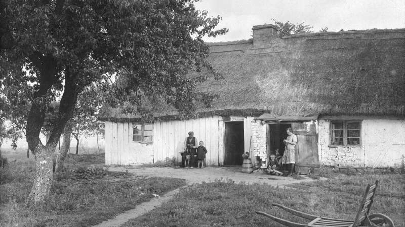 Między skansenem a rzeczywistością, czyli kto zamieszkiwał muzealne chaty?